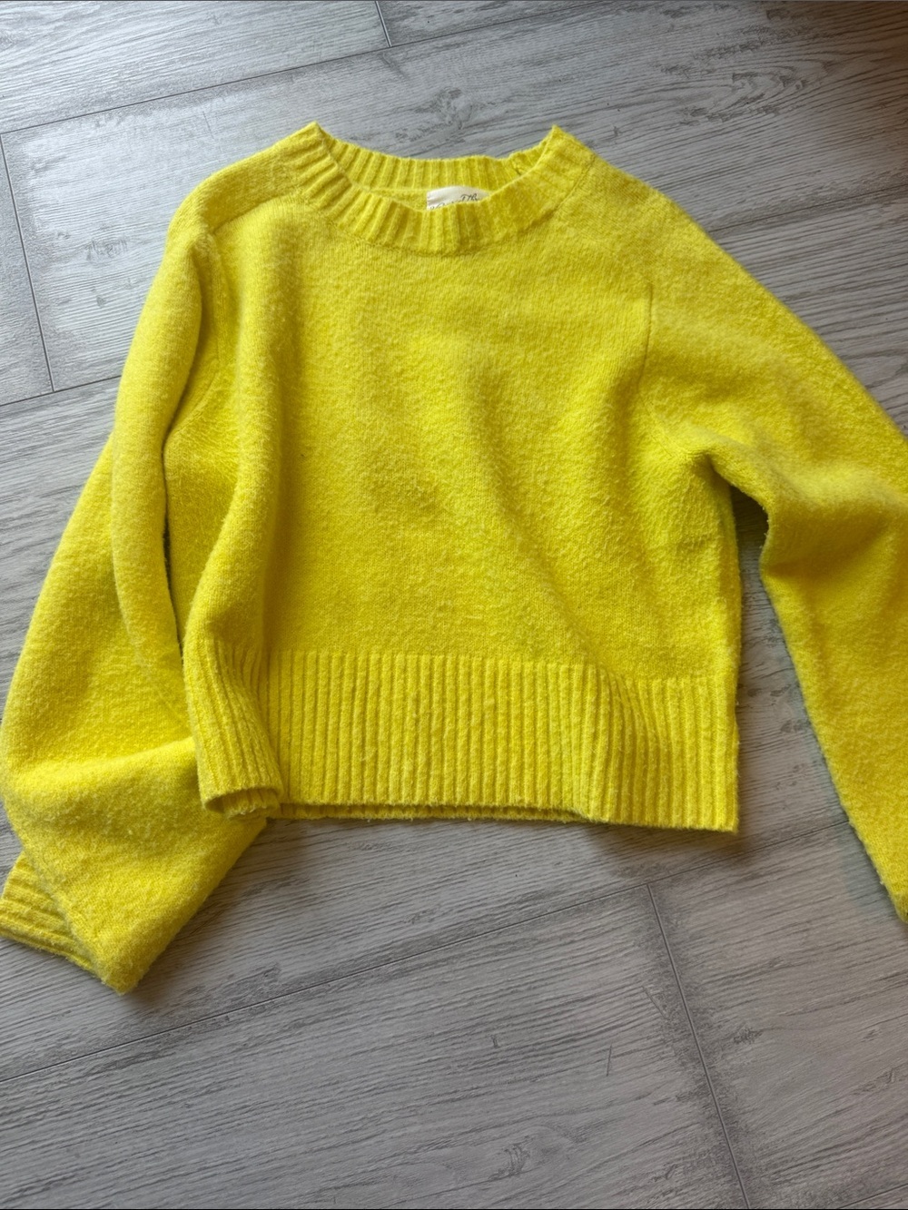 Universal Thread Lemon Yellow Crewneck Sweater